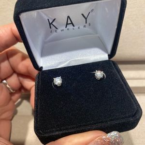 1 carat diamond studs